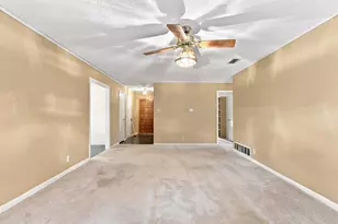 613 Cooper St, Ennis, TX 75119 - Photo 8