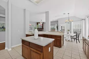 100 Shumard Ct, Irving, TX 75063 - Photo 8