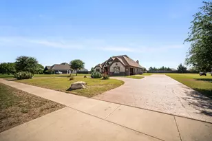 422 Rugged Dr, Red Oak, TX 75154 - Photo 2