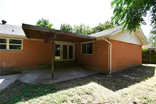 1015 Mitchell Rd, Irving, TX 75060 - Photo 30