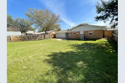 2805 Cornell Circle, Irving, TX 75062 - Photo 12