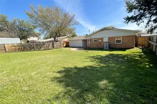 2805 Cornell Cir, Irving, TX 75062 - Photo 12