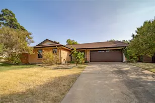 11030 Paddock Cir, Dallas, TX 75238 - Photo 2