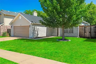 2401 Bennington Dr, Arlington, TX 76018 - Photo 2