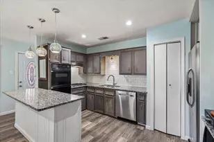 209 Kirksey St, Waxahachie, TX 75165 - Photo 10