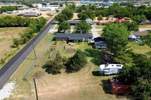 902 Meadowcreek St, Krum, TX 76249 - Photo 18