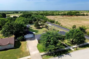 902 Meadowcreek St, Krum, TX 76249 - Photo 16