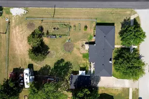 902 Meadowcreek St, Krum, TX 76249 - Photo 20