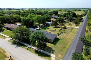 902 Meadowcreek St, Krum, TX 76249 - Photo 18