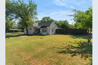 108 N Baker Street, Ferris, TX 75125 - Photo 2