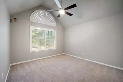 2311 Creekside Circle N, Irving, TX 75063 - Photo 32