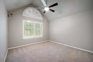 2311 Creekside Cir N, Irving, TX 75063 - Photo 32