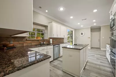 2311 Creekside Circle N, Irving, TX 75063 - Photo 6