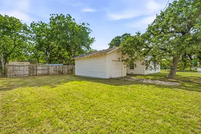 431 W Collins Street, Stephenville, TX 76401 - Photo 14