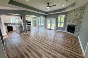 302 E Travis St, Leonard, TX 75452 - Photo 4
