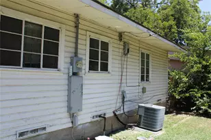 2406 E Illinois Ave, Dallas, TX 75216 - Photo 12
