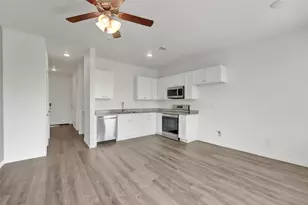 1608 Ash Crescent St, Fort Worth, TX 76104 - Photo 8
