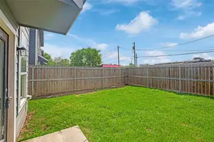 1608 Ash Crescent St, Fort Worth, TX 76104 - Photo 18