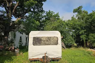 201 E Pecan St, Mingus, TX 76463 - Photo 6
