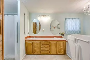 4406 Apple Tree Ct, Granbury, TX 76048 - Photo 16