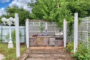 113 E Ave C, Waxahachie, TX 75165 - Photo 32
