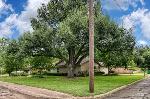 113 E Ave C, Waxahachie, TX 75165 - Photo 2