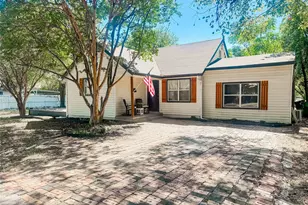 212 Penn St, Waxahachie, TX 75165 - Photo 1