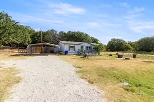313 Hogan Ln, Whitesboro, TX 76273 - Photo 2