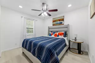 210 Slaughter St, Arlington, TX 76011 - Photo 2