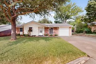 1207 Aransas Dr, Euless, TX 76039 - Photo 2
