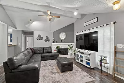 506 W Warrior Trail, Grand Prairie, TX 75052 - Photo 4