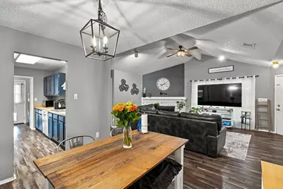 506 W Warrior Trail, Grand Prairie, TX 75052 - Photo 8