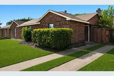 506 W Warrior Trail, Grand Prairie, TX 75052 - Photo 2