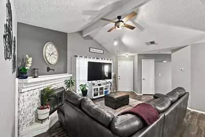 506 W Warrior Trail, Grand Prairie, TX 75052 - Photo 6