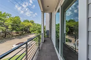 381 E Greenbriar Ln, Dallas, TX 75203 - Photo 22