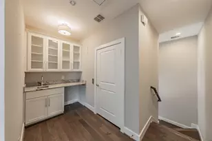 381 E Greenbriar Ln, Dallas, TX 75203 - Photo 34