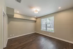 381 E Greenbriar Ln, Dallas, TX 75203 - Photo 8