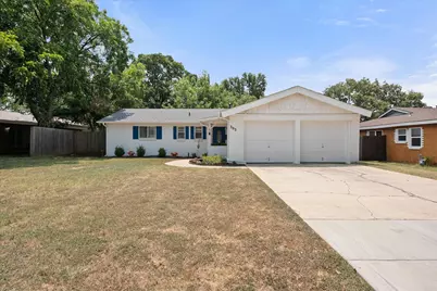 303 Bayless Drive, Euless, TX 76040 - Photo 4