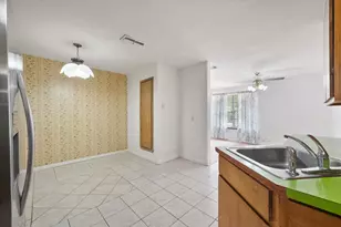 303 Bayless Dr, Euless, TX 76040 - Photo 14