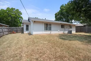 303 Bayless Dr, Euless, TX 76040 - Photo 24