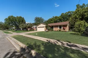 500 Kirven Ave, Waxahachie, TX 75165 - Photo 8