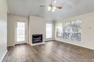 718 Indianpaint Dr, Mesquite, TX 75149 - Photo 2