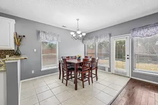 1910 Bentwood Ct, Grapevine, TX 76051 - Photo 4