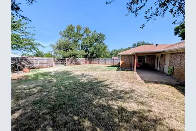 2100 N Rough Creek Court, Granbury, TX 76048 - Photo 14