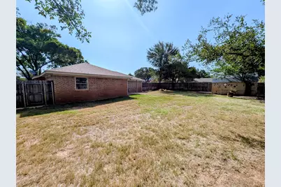 2100 N Rough Creek Court, Granbury, TX 76048 - Photo 16