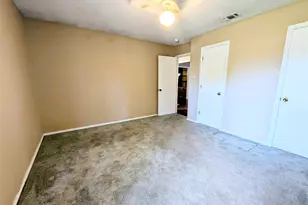 2100 N Rough Creek Ct, Granbury, TX 76048 - Photo 22