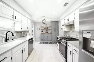 2136 Goldfinch Dr, Lewisville, TX 75077 - Photo 2