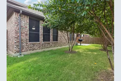 985 E Villas Court, Lewisville, TX 75067 - Photo 12