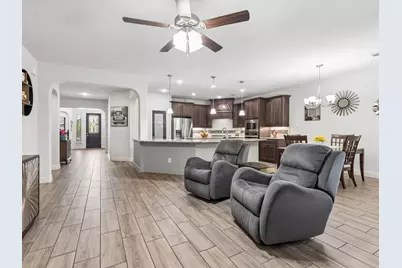 985 E Villas Court, Lewisville, TX 75067 - Photo 10