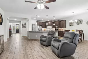 985 E Villas Ct, Lewisville, TX 75067 - Photo 10